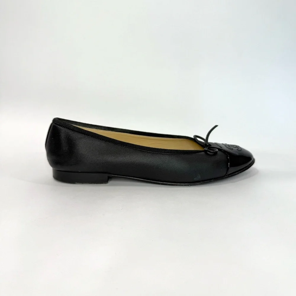 ✨SOLD✨ Chanel Black Lambskin Ballet Flats - Picture 8 of 11